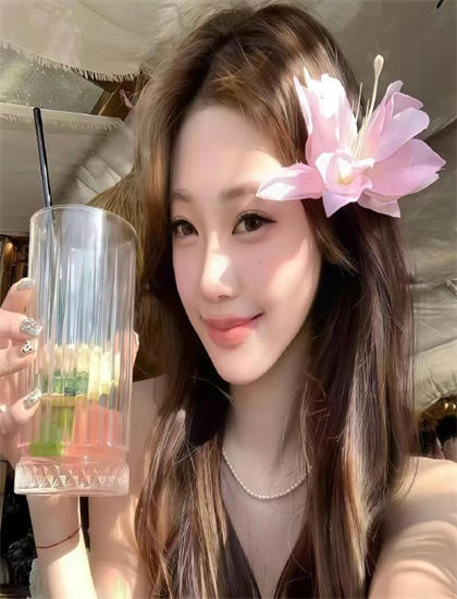 面具背后的脸美学价值分析：艺术美感与审美特征探讨